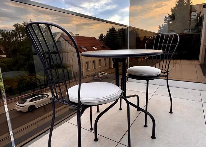 Moderne Ruheoase Mit Balkon