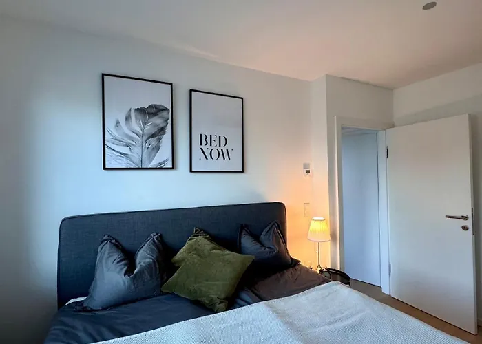 Moderne Ruheoase Mit Balkon