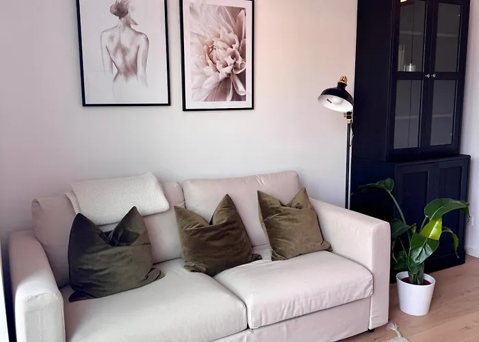 Moderne Ruheoase Mit Balkon